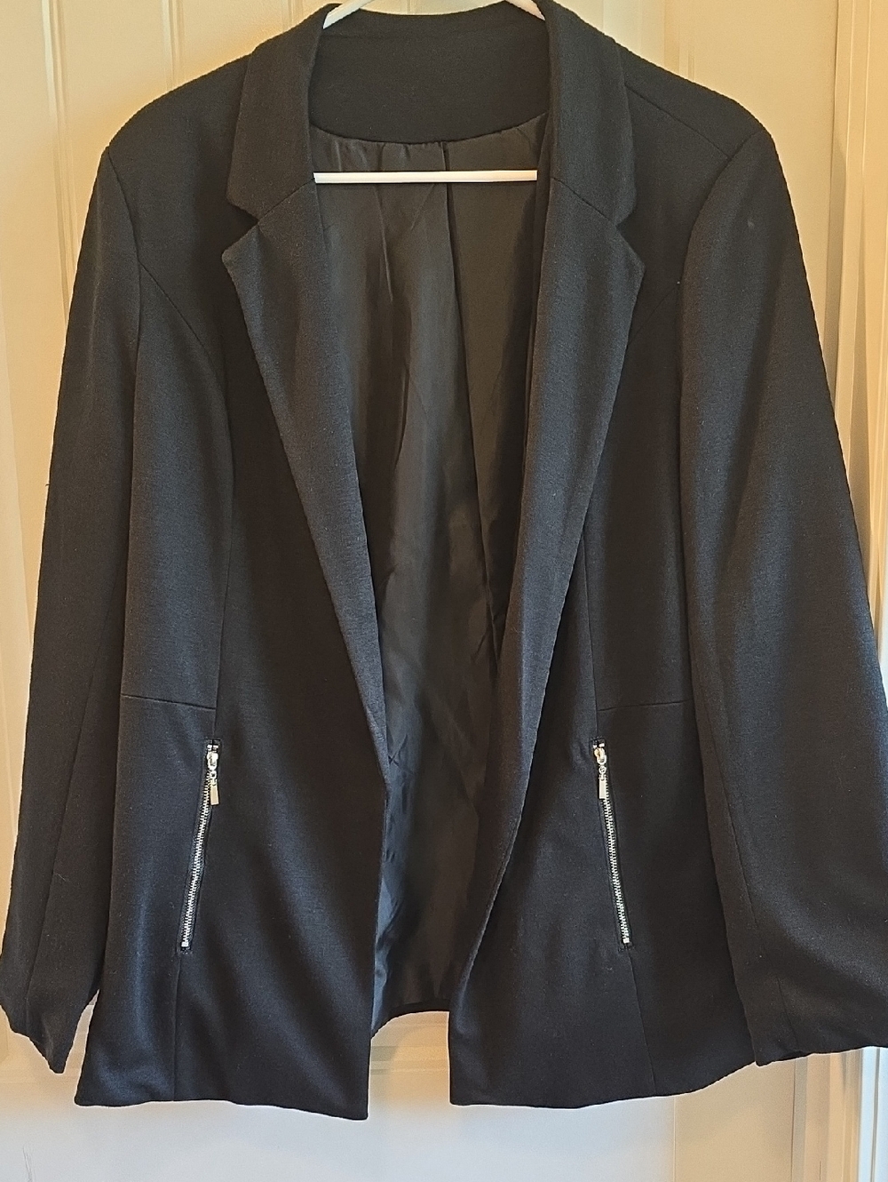 Black Women's Open-Front Blazer with Zip Pockets